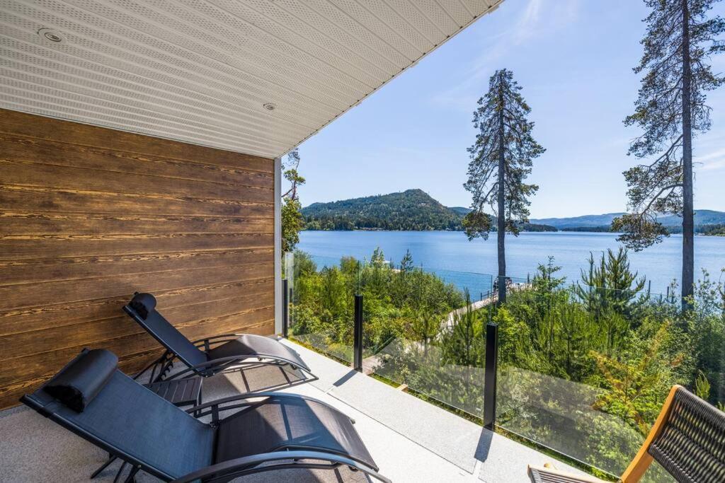 Kelly'S Sunset Lake Retreat Shawnigan Lake Exterior photo