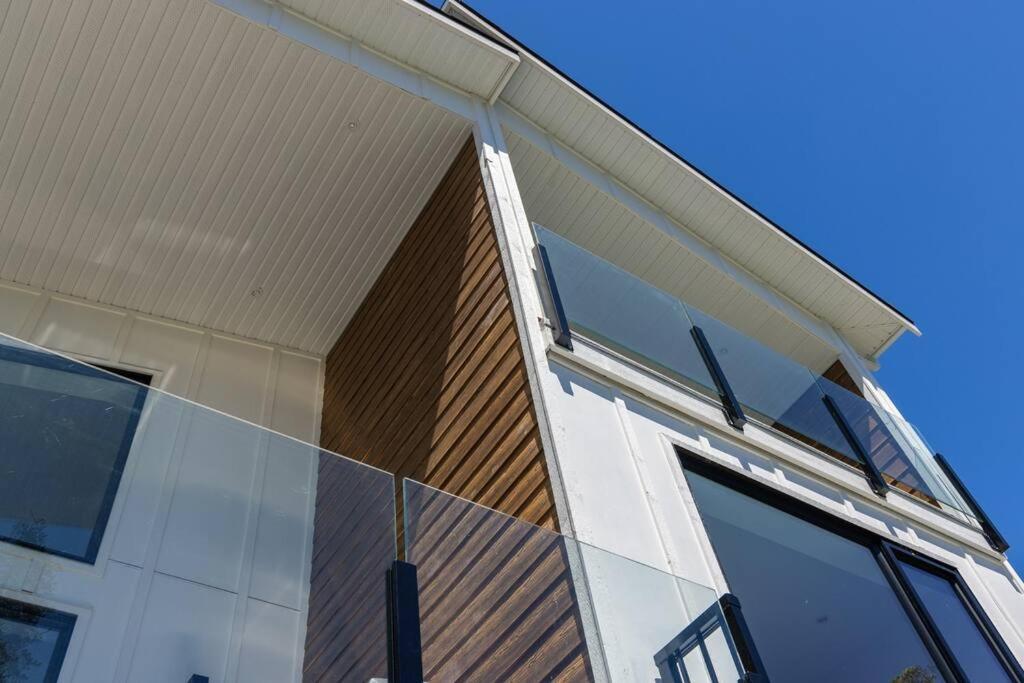 Kelly'S Sunset Lake Retreat Shawnigan Lake Exterior photo
