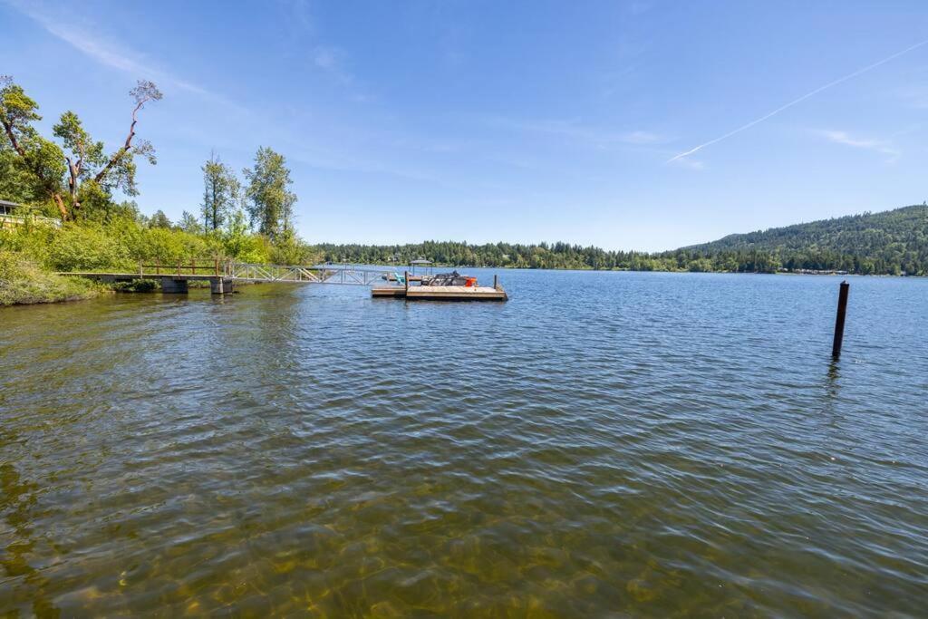 Kelly'S Sunset Lake Retreat Shawnigan Lake Exterior photo