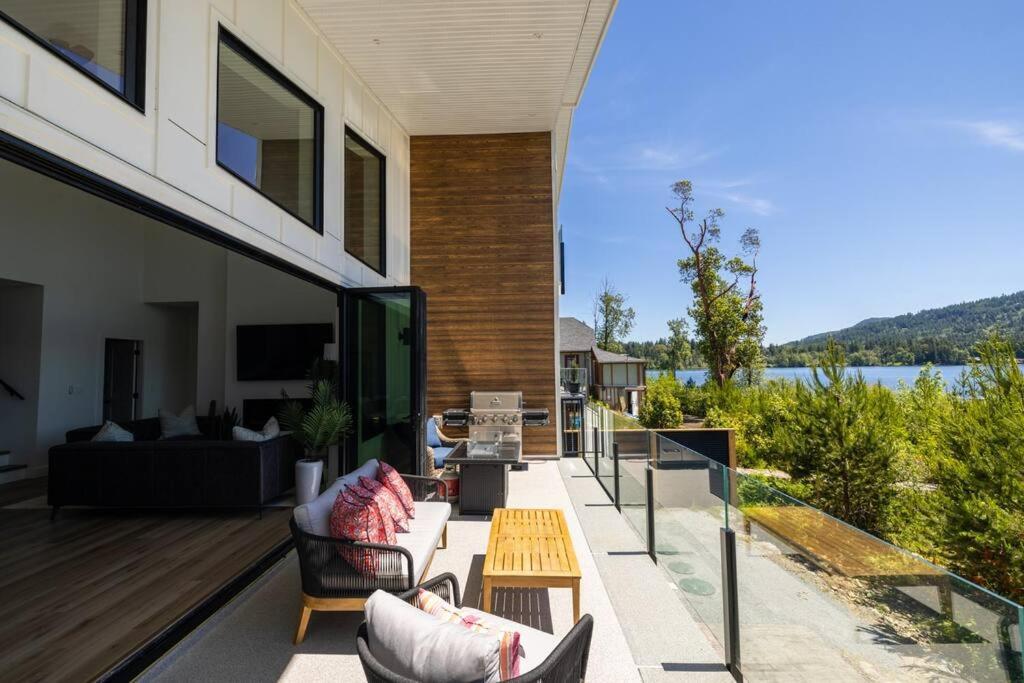 Kelly'S Sunset Lake Retreat Shawnigan Lake Exterior photo
