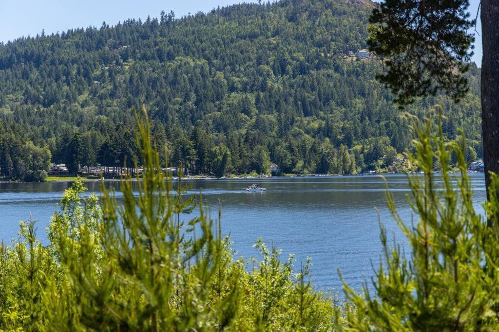 Kelly'S Sunset Lake Retreat Shawnigan Lake Exterior photo