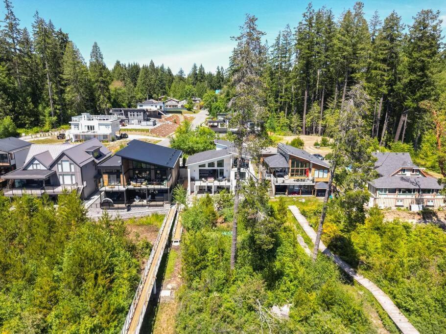 Kelly'S Sunset Lake Retreat Shawnigan Lake Exterior photo