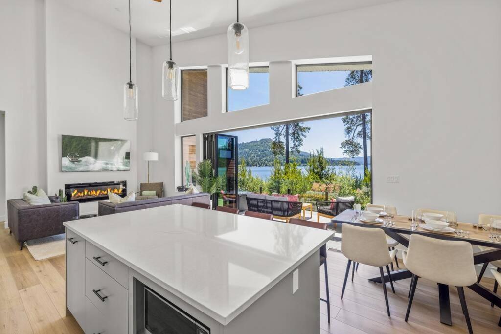 Kelly'S Sunset Lake Retreat Shawnigan Lake Exterior photo