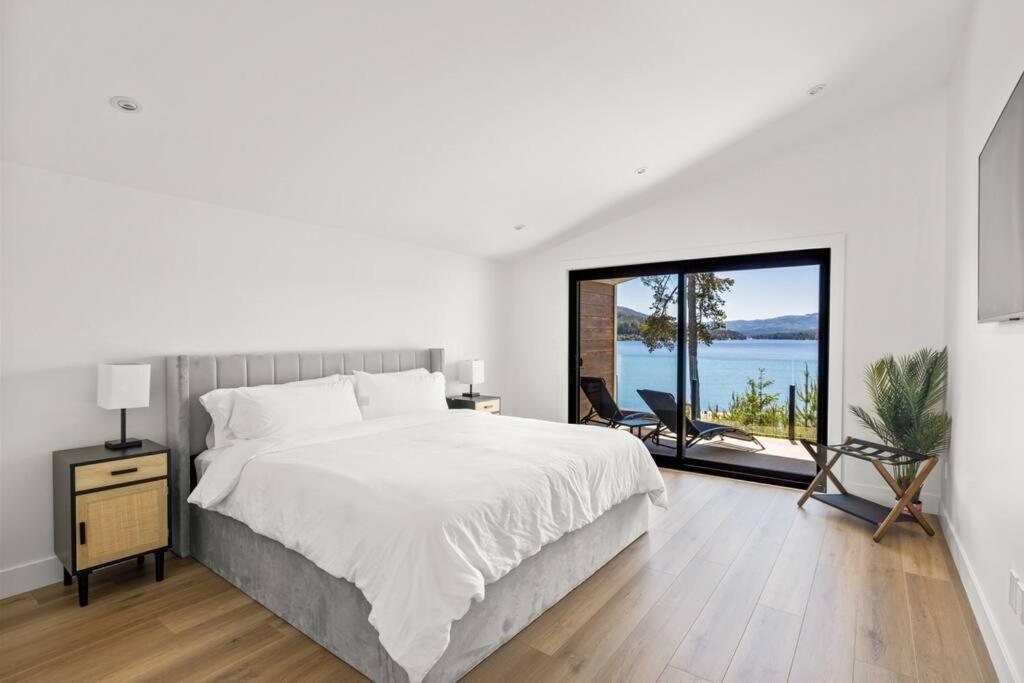 Kelly'S Sunset Lake Retreat Shawnigan Lake Exterior photo