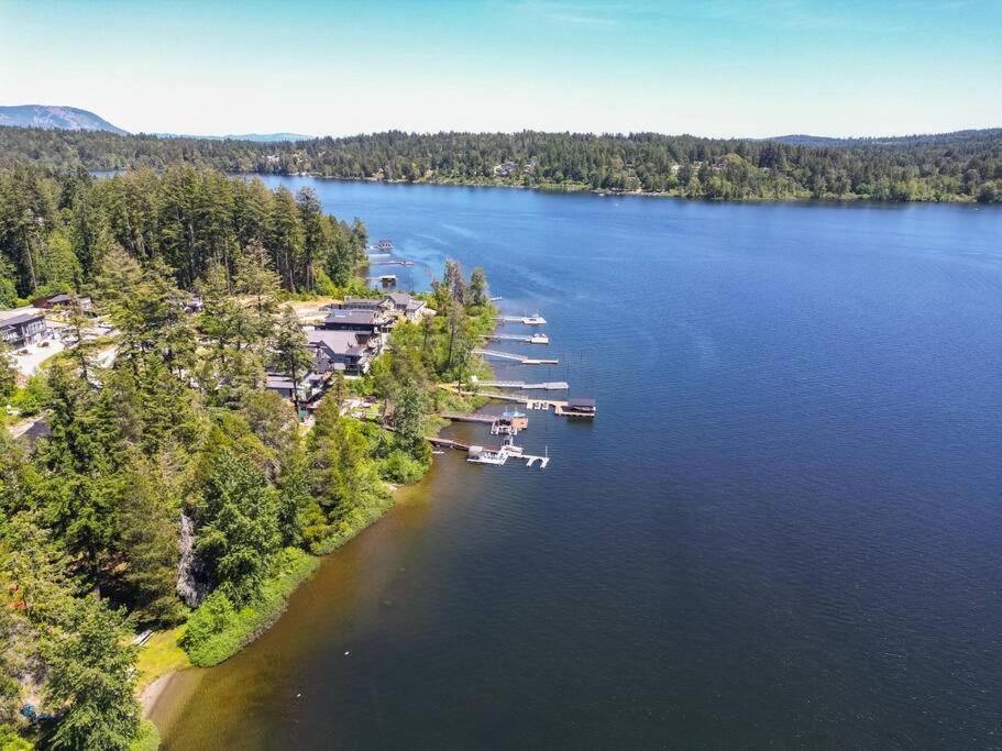 Kelly'S Sunset Lake Retreat Shawnigan Lake Exterior photo