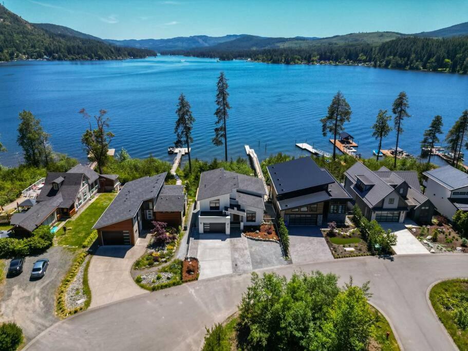 Kelly'S Sunset Lake Retreat Shawnigan Lake Exterior photo