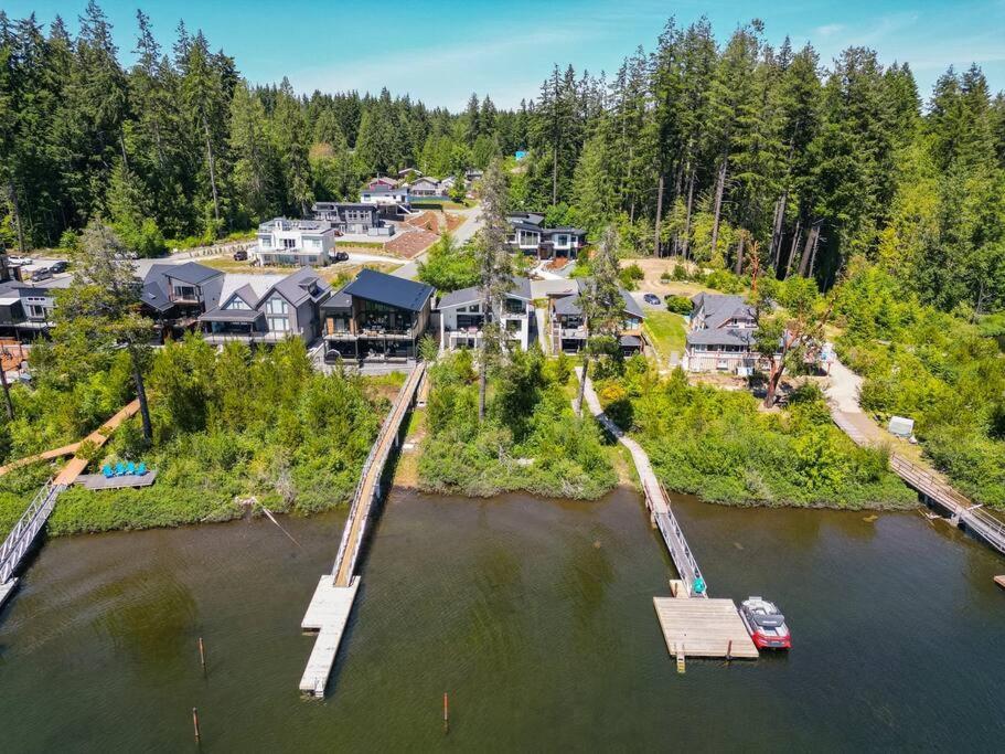 Kelly'S Sunset Lake Retreat Shawnigan Lake Exterior photo